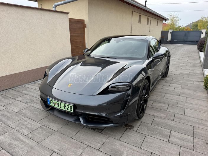 PORSCHE TAYCAN Turbo