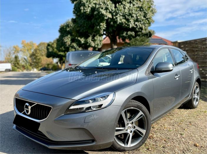 VOLVO V40 1.5 [T3] Momentum Geartronic