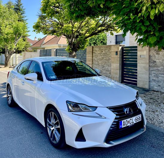 LEXUS IS 300h Elegance Top Safety CVT