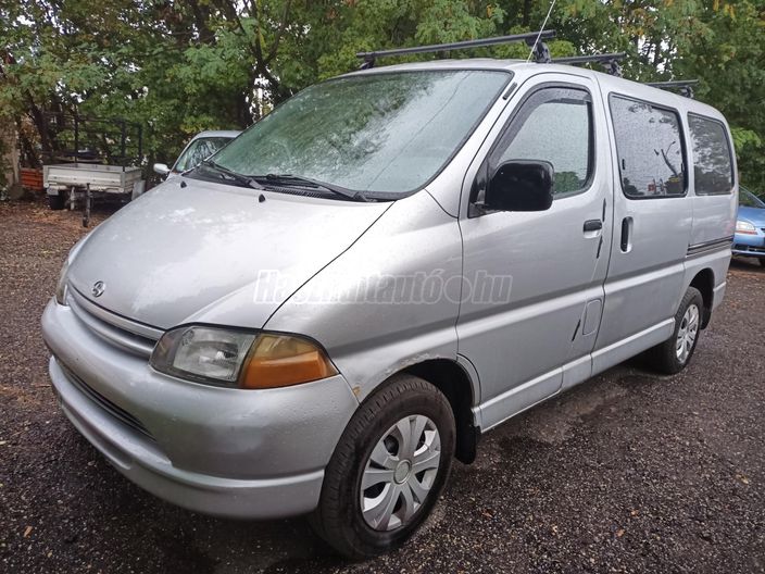 TOYOTA HIACE 2.4 D Glass Van