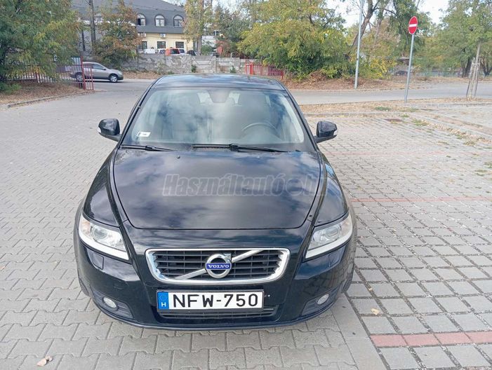 VOLVO V50 1.6 D [D2] R-Design