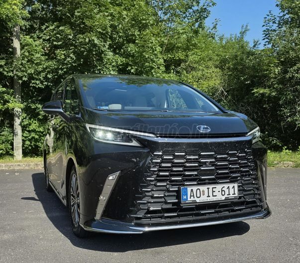 LEXUS LM 350h Luxury E-Four CVT