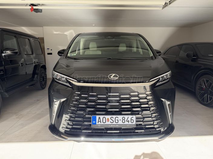 LEXUS LM 350h Luxury E-Four CVT