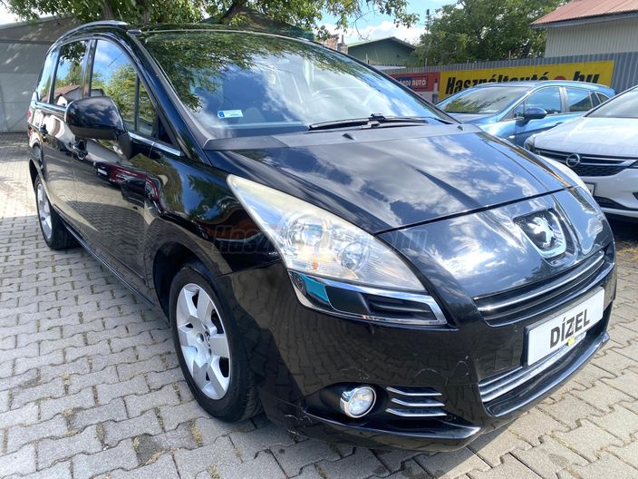 PEUGEOT 5008 1.6 HDi Premium 2TR
