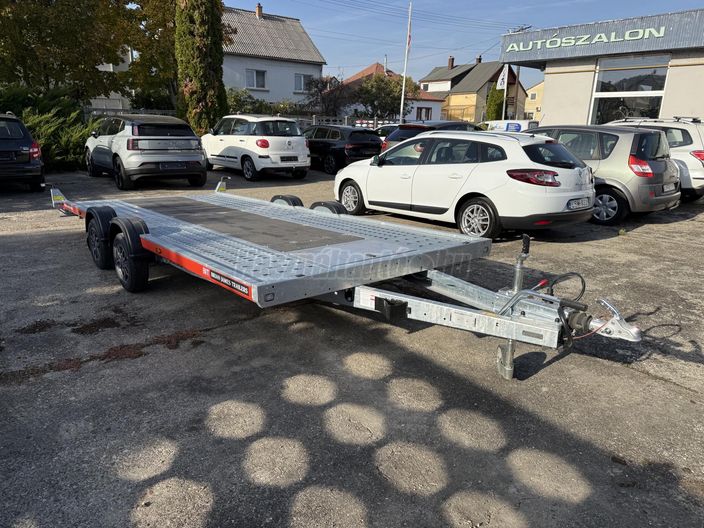 BRIAN JAMES TRAILERS A Transporter