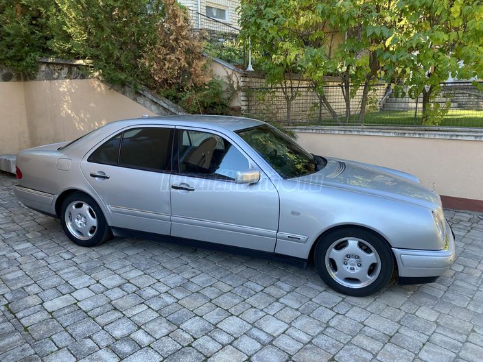 MERCEDES-BENZ E 300 TD Avantgarde (Automata)