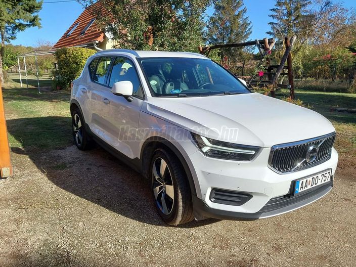 VOLVO XC40 2.0 [D4] Momentum AWD Geartronic