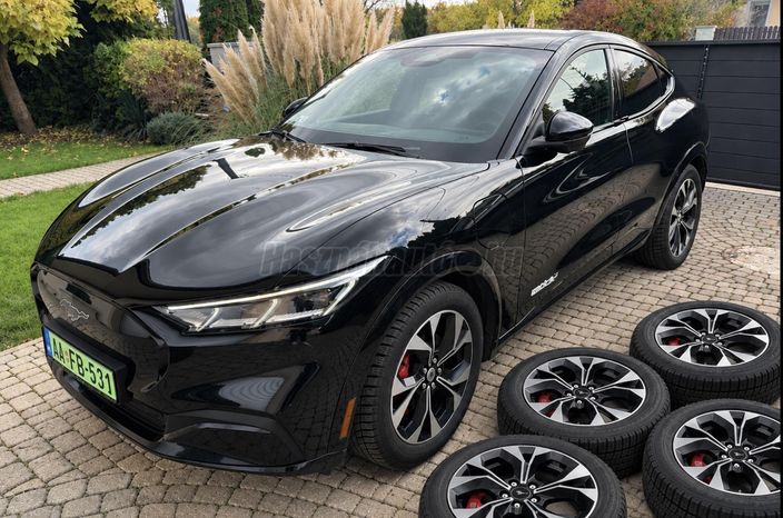 FORD MUSTANG MACH-E Extended range Premium AWD (Automata)