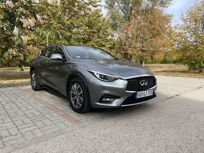 INFINITI Q30