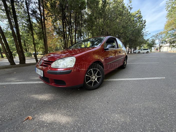 VOLKSWAGEN GOLF V 1.6 FSI Comfortline