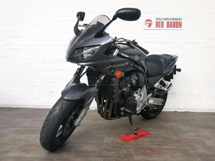 YAMAHA FZS 1000 (FAZER)