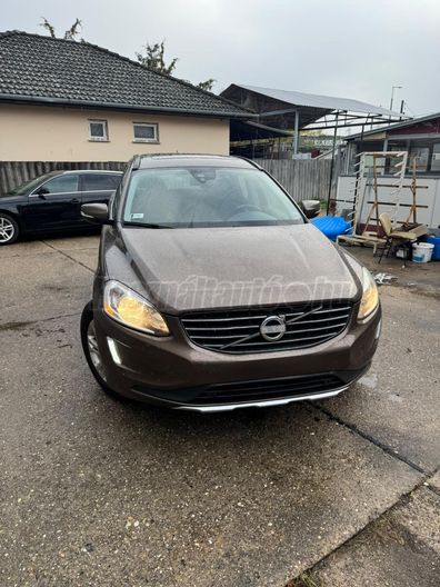 VOLVO XC60 2.0 D [D4] Momentum Geartronic FWD