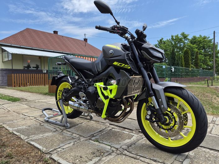 YAMAHA MT-09