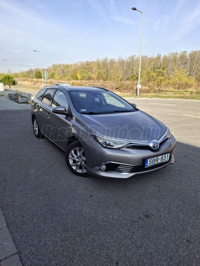 TOYOTA AURIS Touring Sports 1.8 HSD Executive Skyview TSS (Automata)