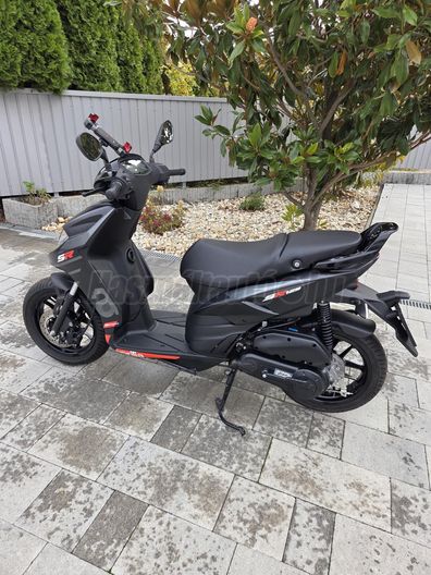 APRILIA SR 125