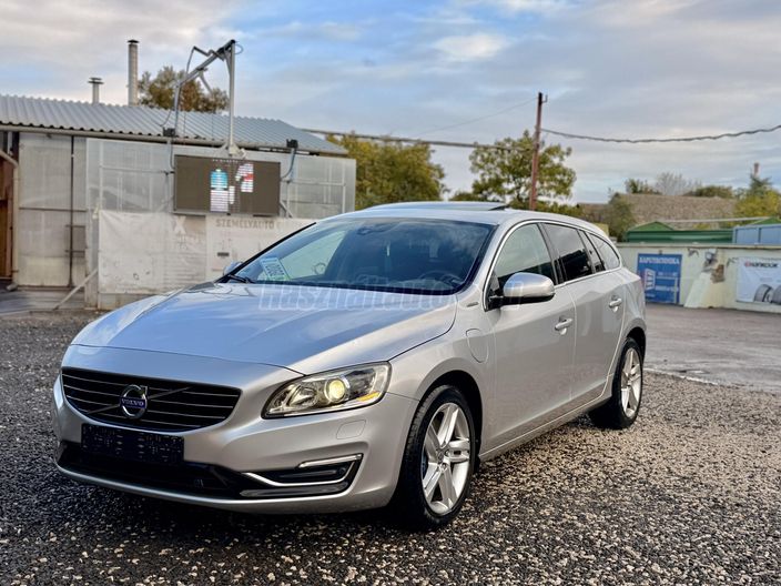 VOLVO V60 2.4 D [D6] PHEV AWD Summum Geartronic