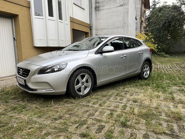 VOLVO V40 2.0 [T3] Kinetic
