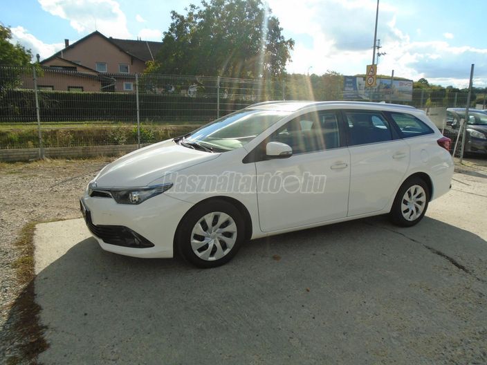 TOYOTA AURIS Touring Sports 1.33 Live Plus