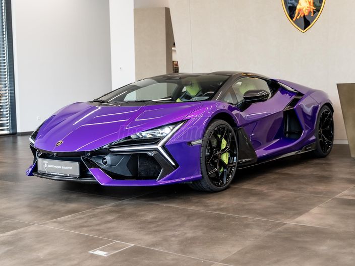 LAMBORGHINI REVUELTO