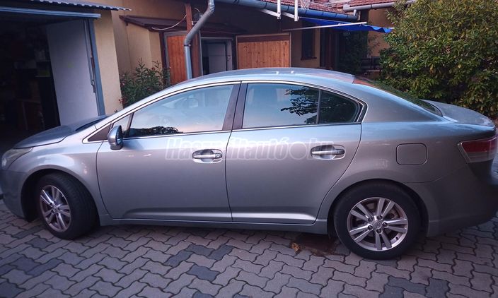TOYOTA AVENSIS 1.8 Sol