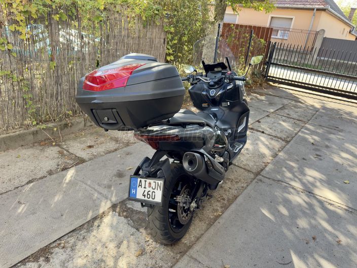 YAMAHA TMAX