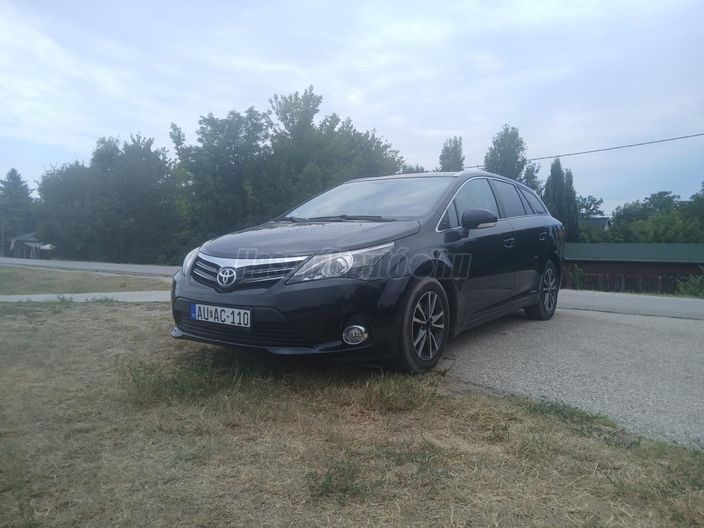 TOYOTA AVENSIS Wagon 1.6 Platinum