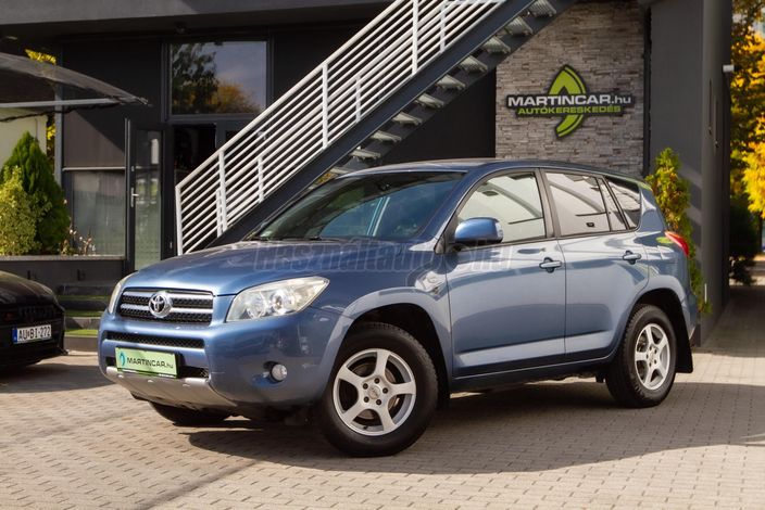 www.martincar.hu további 76 db Extra HD fénykép a RAV4 minden apró részletéről !!
