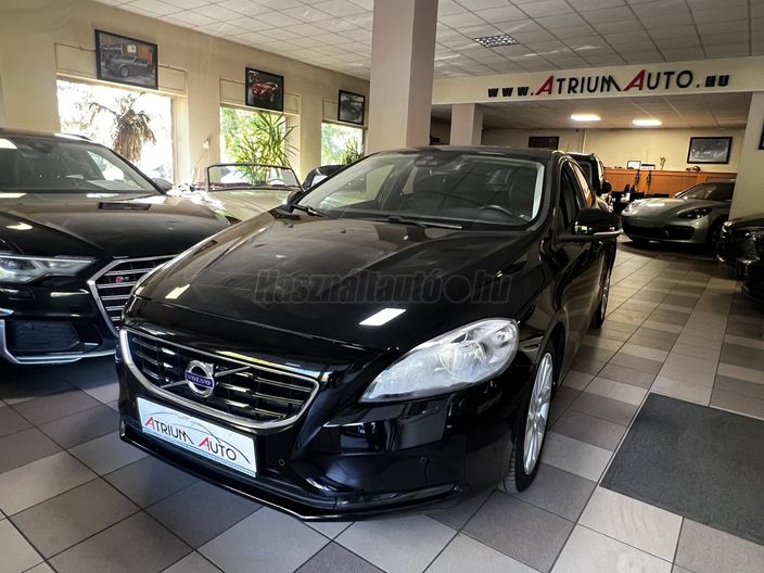 VOLVO V40 2.0 D [D2] Summum Geartronic