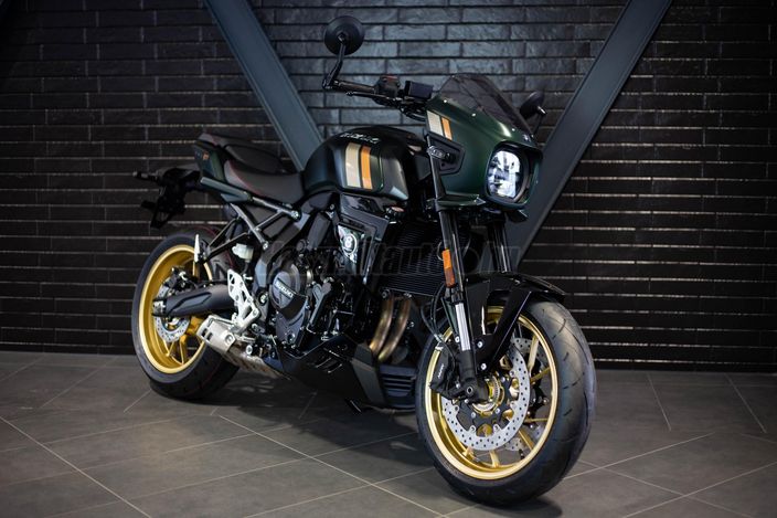 SUZUKI GSX 8TT - Motodrom Azonnal készletről!