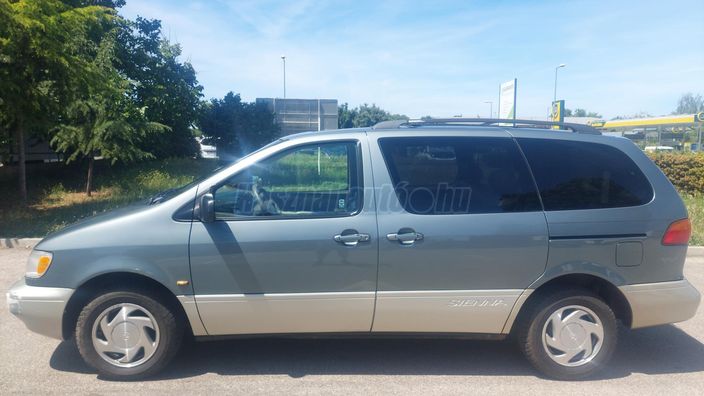 TOYOTA SIENNA