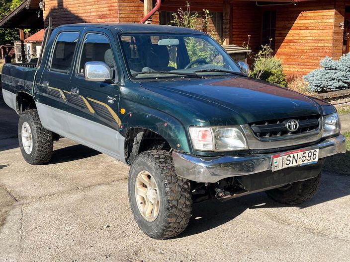 TOYOTA HILUX 2.5 D-4D 4x4 Double SR5