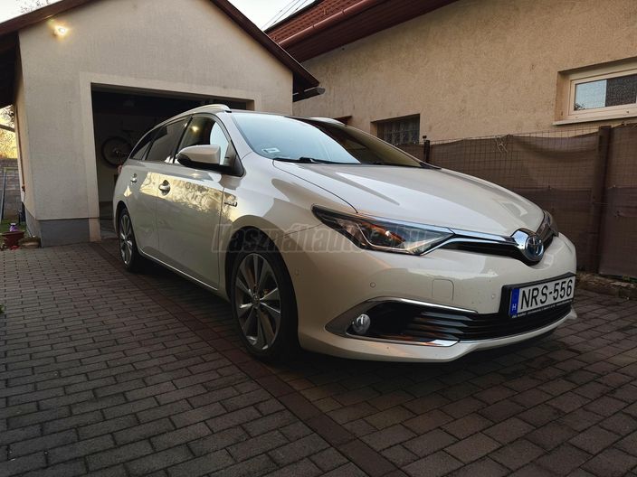 TOYOTA AURIS 1.8 HSD Executive TSS (Automata)