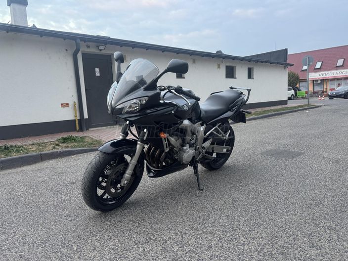 YAMAHA FZ6-S (FAZER)