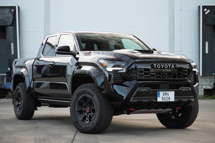 TOYOTA TACOMA