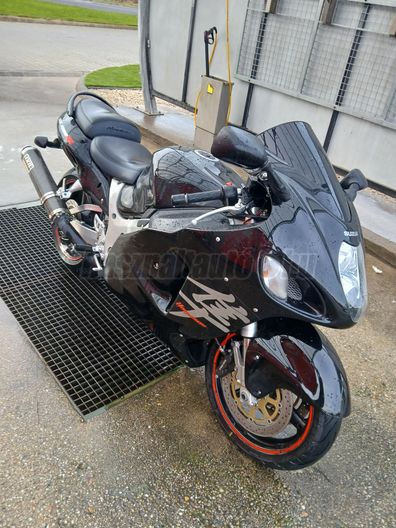 SUZUKI GSX 1300 R (HAYABUSA)