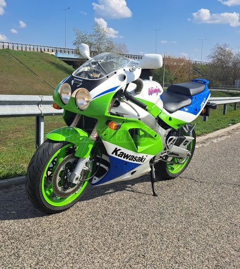 KAWASAKI ZXR 750