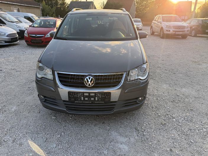 VOLKSWAGEN TOURAN 1.4 TSi Conceptline