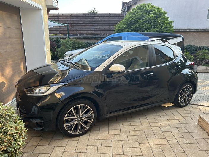TOYOTA YARIS 1.5 Hybrid Selection Elegant e-CVT