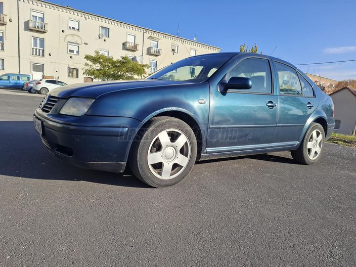 VOLKSWAGEN BORA 1.6 Comfortline