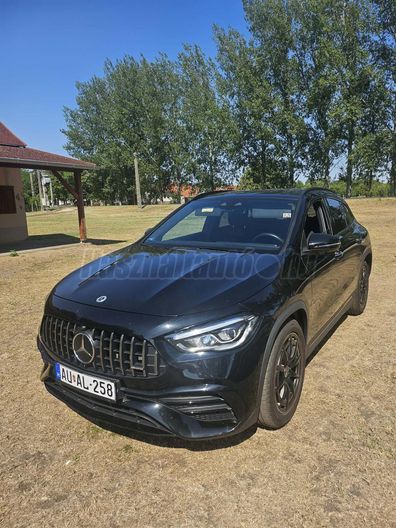 MERCEDES-BENZ A 35 AMG