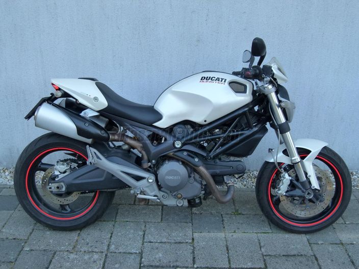 DUCATI MONSTER 696