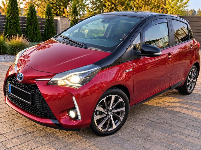 TOYOTA YARIS 1.5 VVT-i Hybrid Selection Smart Red e-CVT