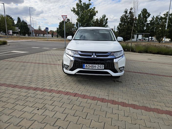 MITSUBISHI OUTLANDER 2.0 PHEV Instyle Navi 4WD CVT
