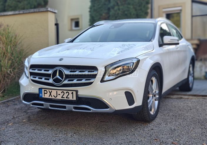 MERCEDES-BENZ GLA 180 Style 7G-DCT