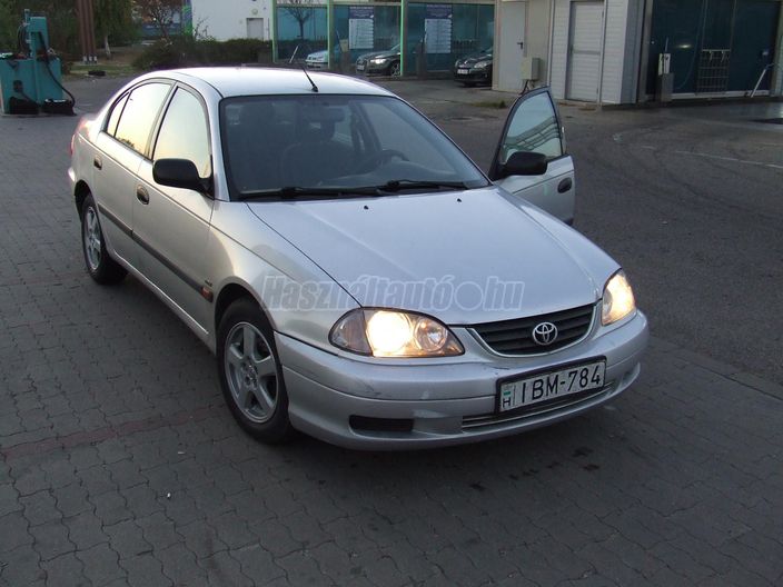 TOYOTA AVENSIS 1.6 Linea Terra