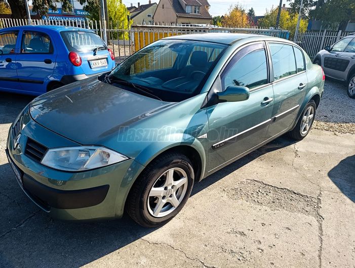 RENAULT MEGANE Limousine 1.4 Authentique