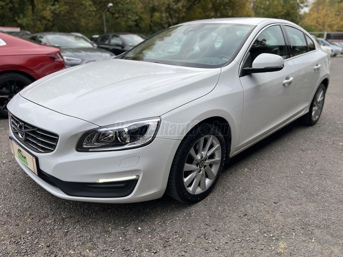 VOLVO S60 2.0 D [D4] Momentum Geartronic