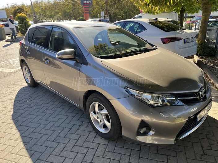TOYOTA AURIS 1.6