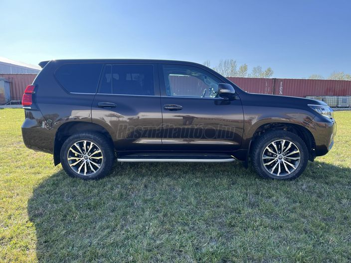 TOYOTA LAND CRUISER Prado 2.8 D-4D VX Offroad (Automata) [7 személy]