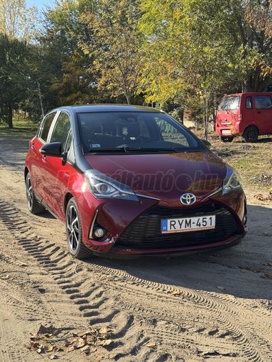 TOYOTA YARIS 1.5 VVT-i Hybrid Selection Smart Red e-CVT